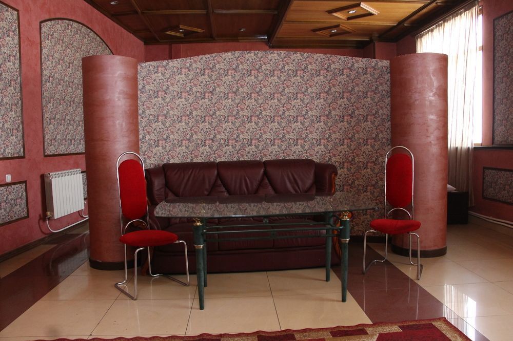 Aratta Hotel Argavand Екстериор снимка