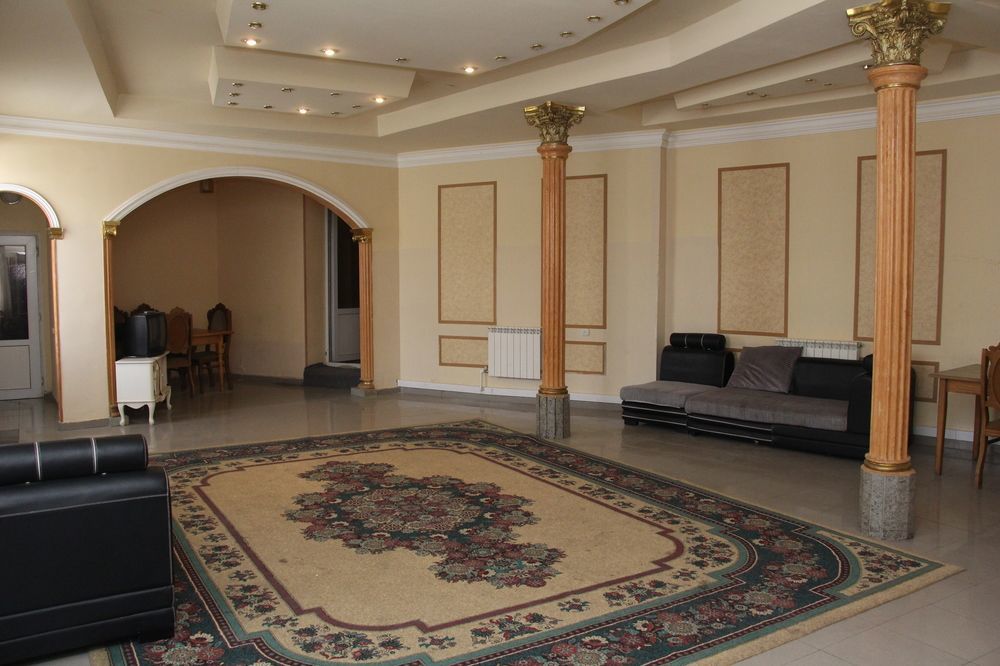 Aratta Hotel Argavand Екстериор снимка