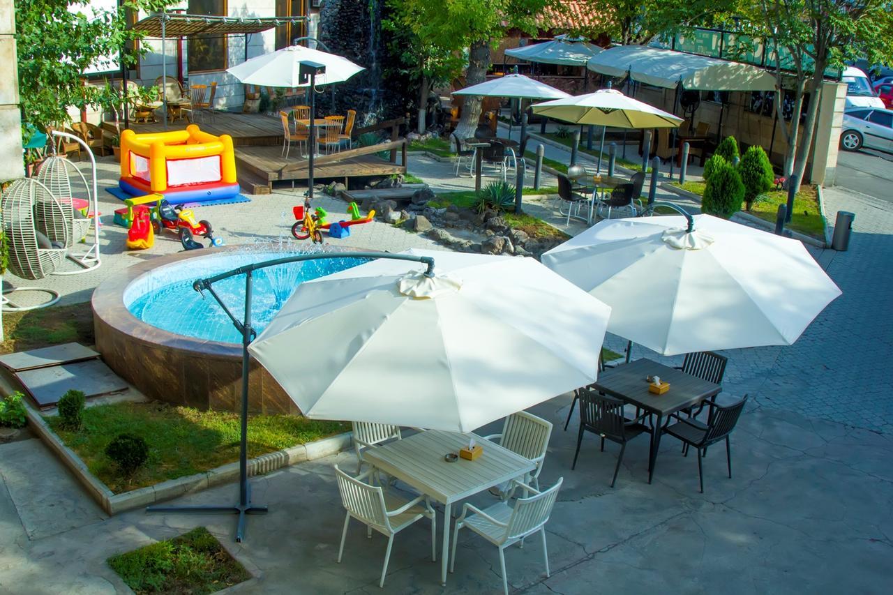 Aratta Hotel Argavand Екстериор снимка