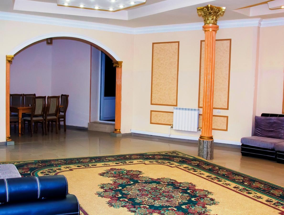 Aratta Hotel Argavand Екстериор снимка