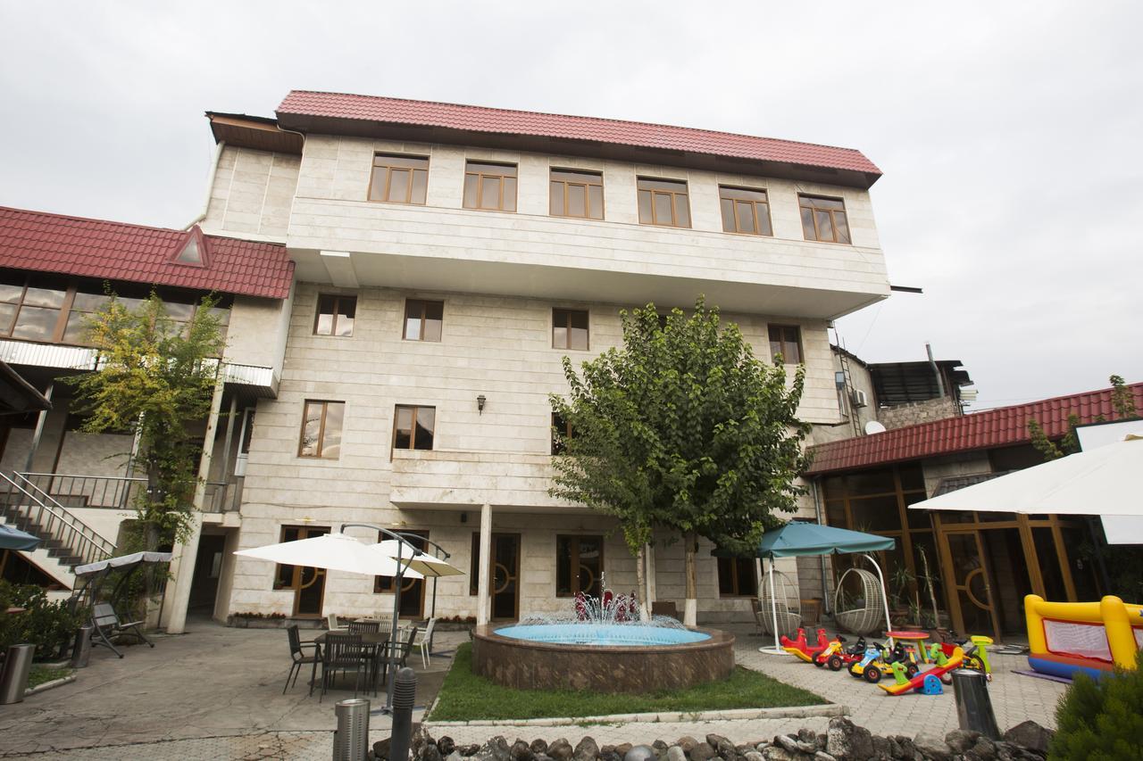 Aratta Hotel Argavand Екстериор снимка