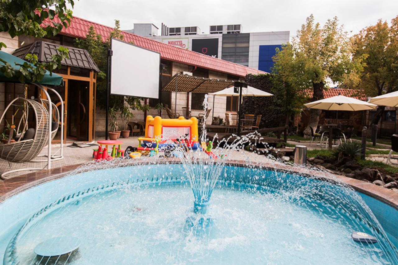 Aratta Hotel Argavand Екстериор снимка