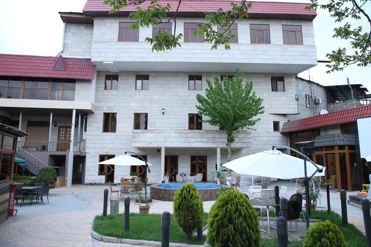 Aratta Hotel Argavand Екстериор снимка